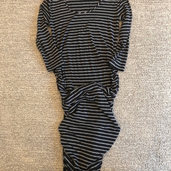 Ingrid & Isabel 3/4 length sleeve dress - Picture 4 of 5